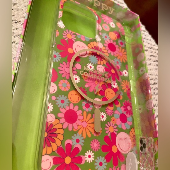 NWT! Poppy phone case protector for iPhone 13/12 Pro Max. Colorful, fun design. - Picture 2 of 14